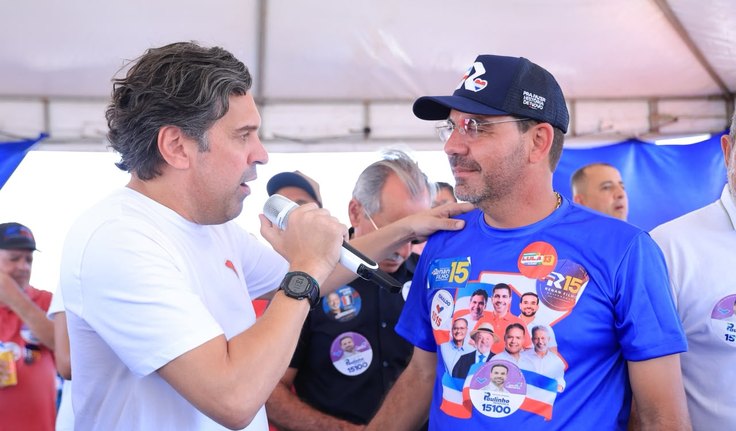 Ao lado de Isnaldo Bulhões e Paulinho Mendonça, ﻿Ricardo Paranhos realiza adesivaço em Jaramataia