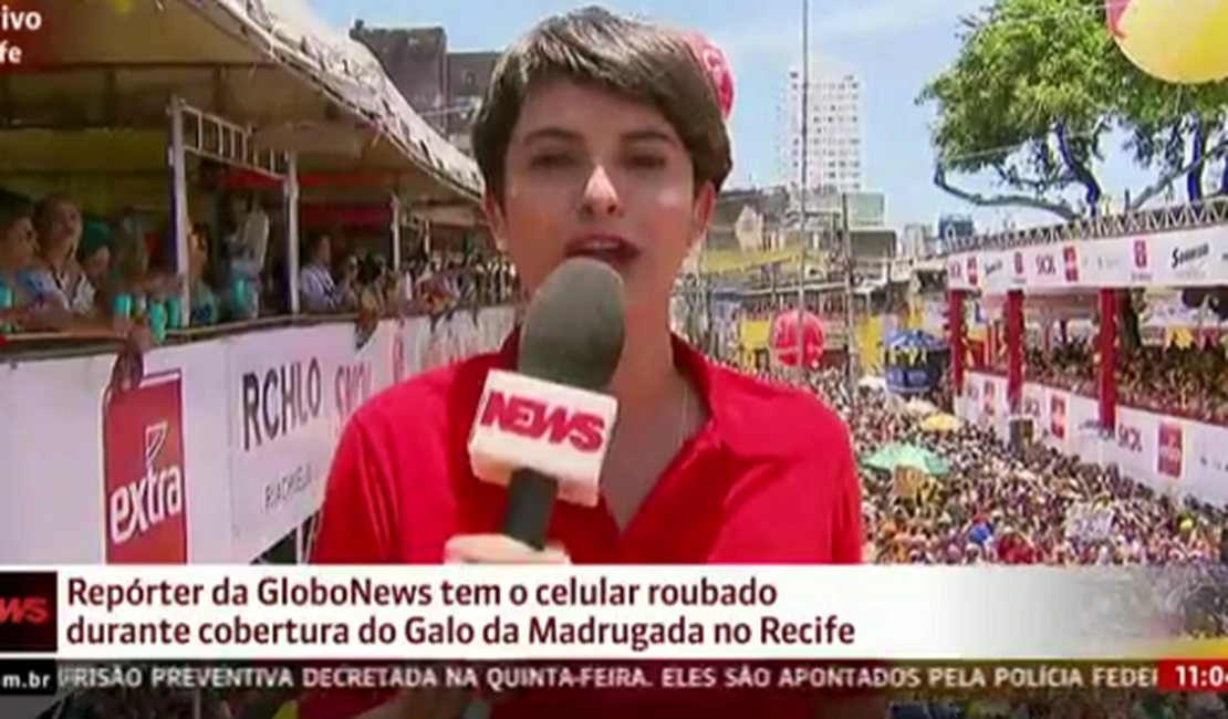 Repórter da GloboNews tem celular roubado durante transmissão do Galo da Madrugada