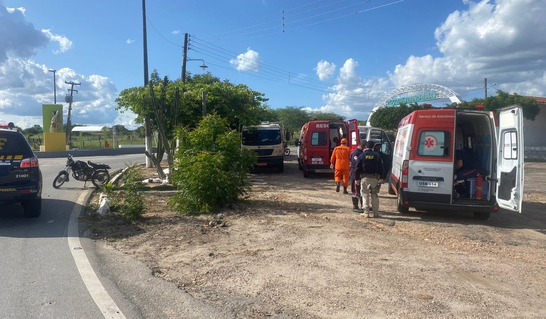 Duas pessoas ficam feridas em colisão entre carro e motocicleta no interior de Alagoas