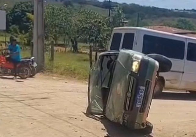 Acidente entre carro e van deixa feridos na AL-130, no Sertão alagoano