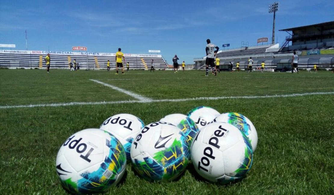 Em campo reduzido, Foiani trabalha a parte tática do time alvinegro
