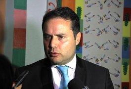 Estado vai propor reajuste menor do que é pleiteado pelos militares, diz Renan