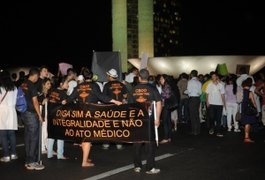 Profissionais de saúde protestam contra o Ato Médico