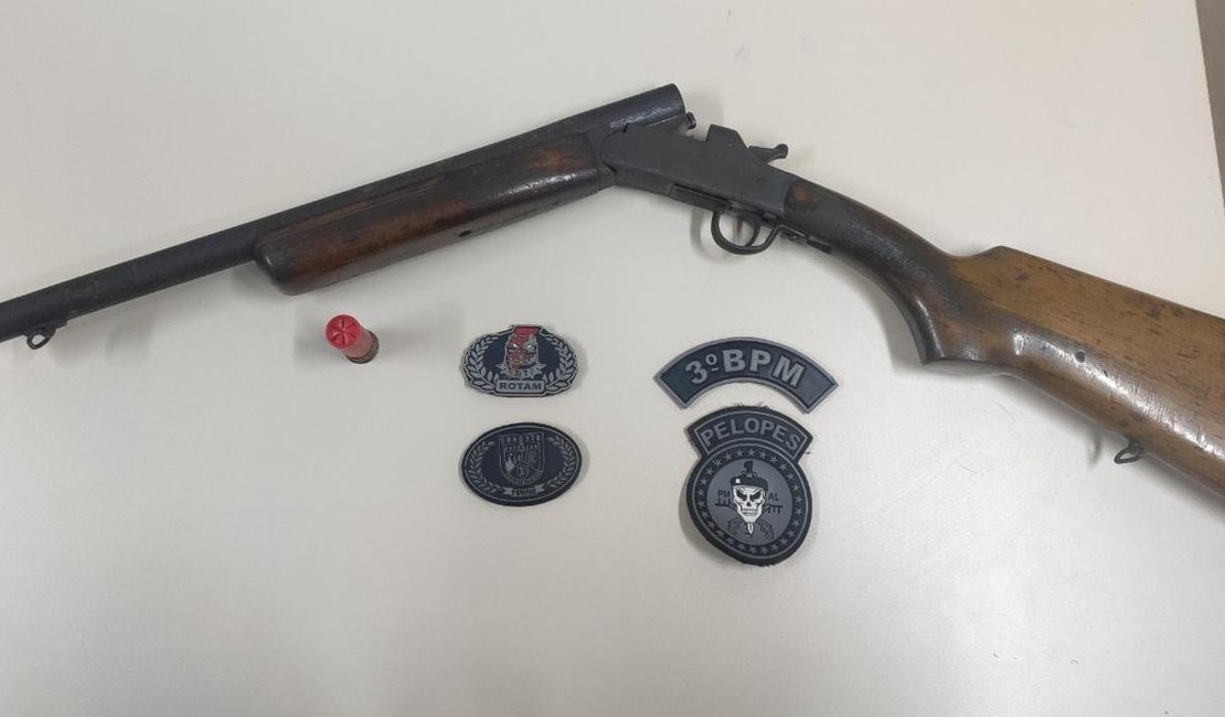 Homem é preso após ameaçar vizinho com espingarda no Povoado Cangandu