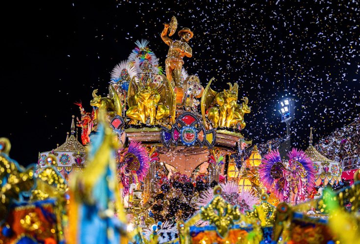 Artesãos e taxistas comemoram desfile da Beija-Flor