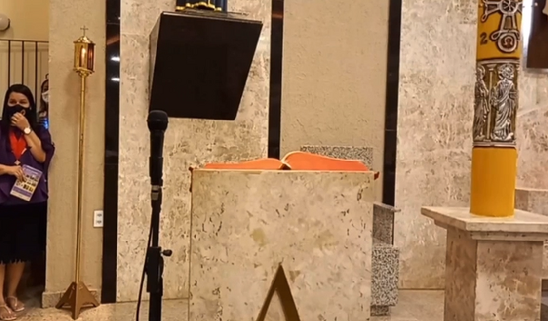 Vídeo. Missa é interrompida após barulho de tiros, na parte alta de Maceió