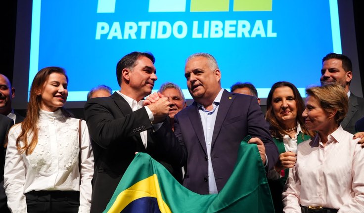 Flávio Bolsonaro descarta troca de Alfredo Gaspar e reforça apoio ao vice