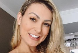 Andressa Urach celebra nova prótese de silicone: “Meu peito ficou lindo”