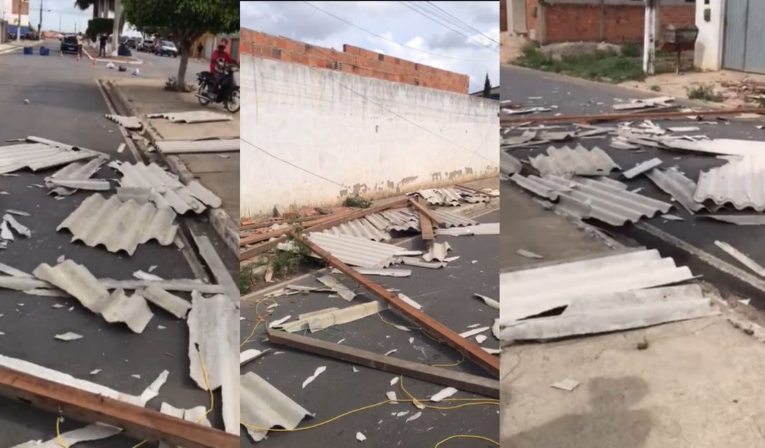 VÍDEO: Redemoinho de vento arranca telhado de salão no Povoado Canaã, em Arapiraca