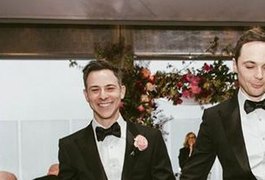 Jim Parsons, o Sheldon de Big Bang Theory, oficializa união com Todd Spiewak