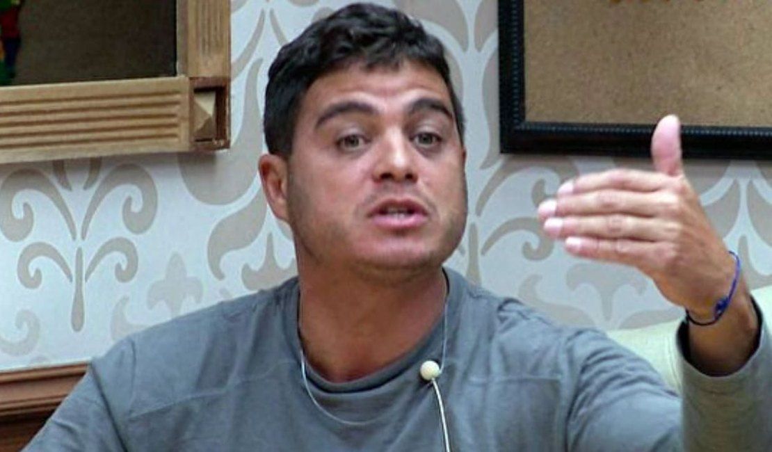 Campeão do BBB3, Dhomini reaparece na TV em comercial de banco e avisa: 'Perdi tudo'·