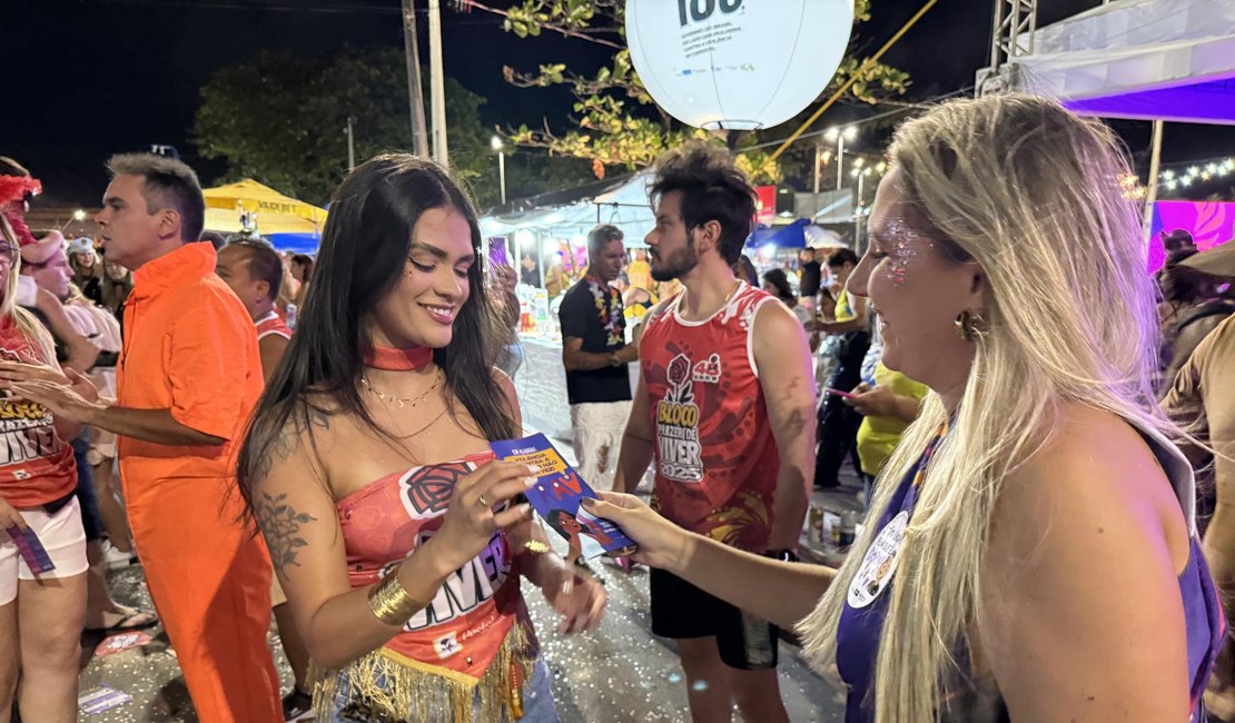 Sesau oferece apoio psicológico e acolhimento para foliões no Jaraguá Folia