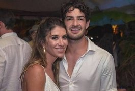 Alexandre Pato e Rebeca Abravanel se casam em cerimônia secreta na mansão de Silvio Santos