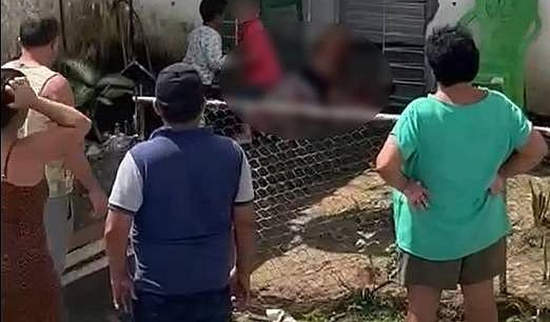 Mulher é esfaqueada pelo marido, na frente dos filhos pequenos, no interior alagoano