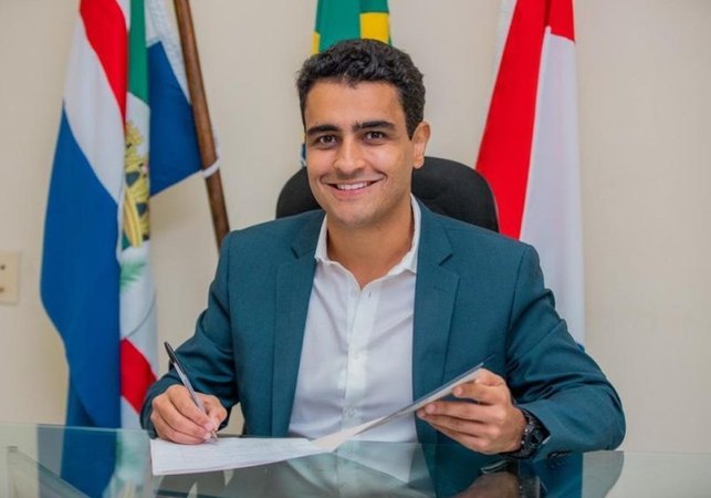 JHC oficializa renúncia à Prefeitura de Maceió para disputar eleição em outubro