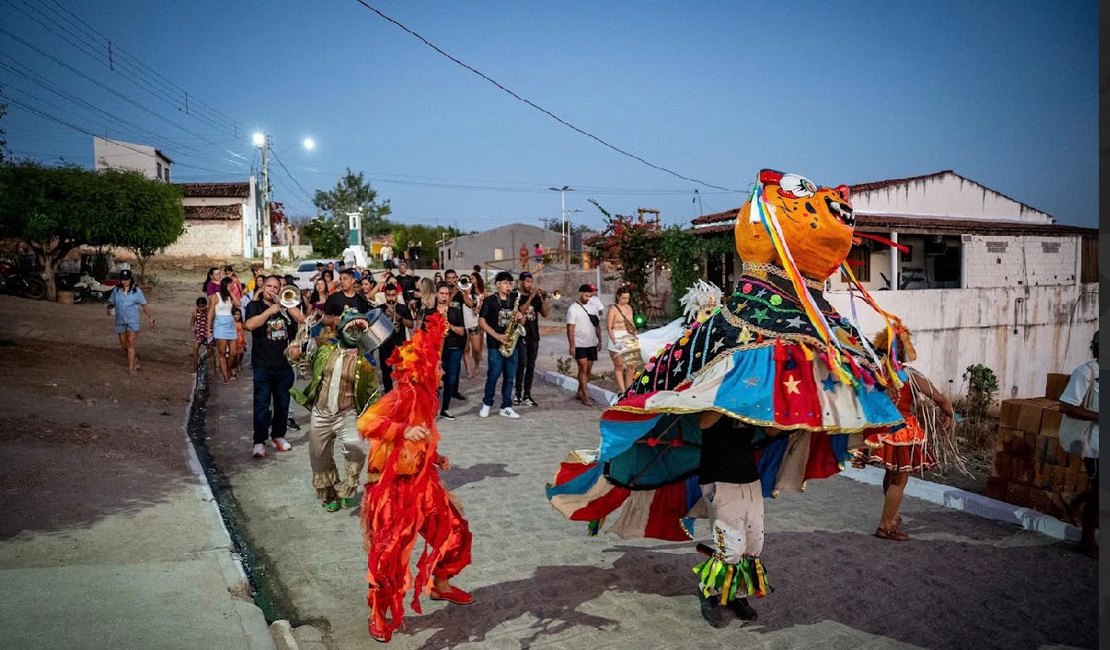 Cortejo do Bulba leva Ccultura às ruas da Ilha do Ferro e abre jornada do Primavera Cultural por Alagoas