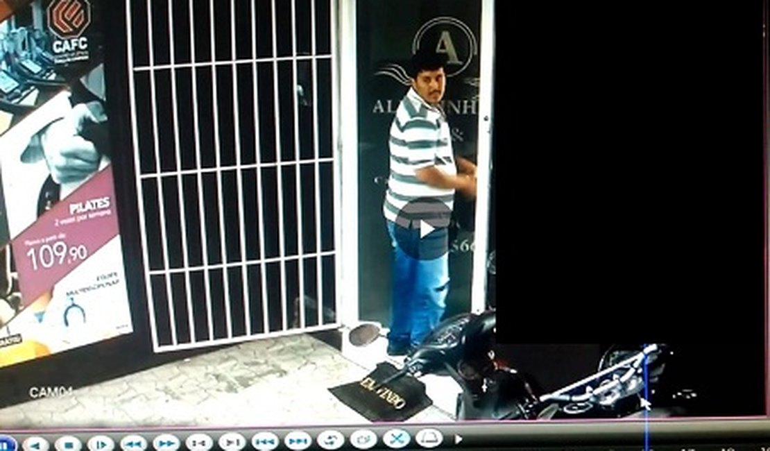 VÍDEO. Câmeras de segurança flagram assalto a salão de beleza no bairro Cacimbas, em Arapiraca