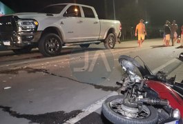 Mulher perde controle da moto, bate cabeça no asfalto e morre na AL-115, em Arapiraca
