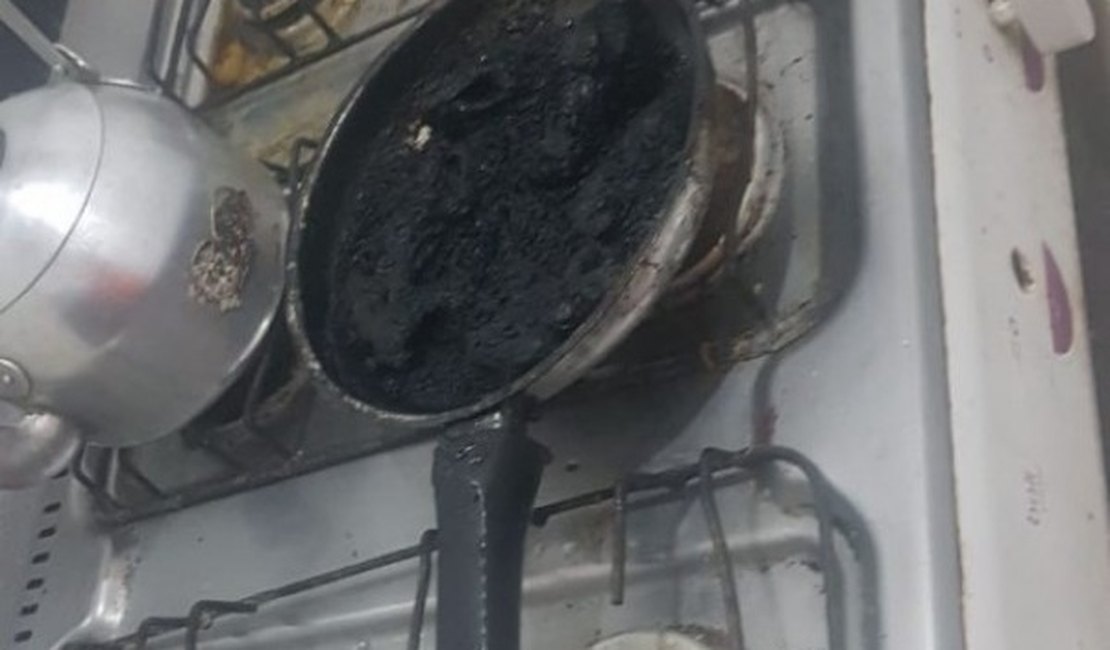 Panela pega fogo enquanto dono da casa dormia e quase causa tragédia, em AL
