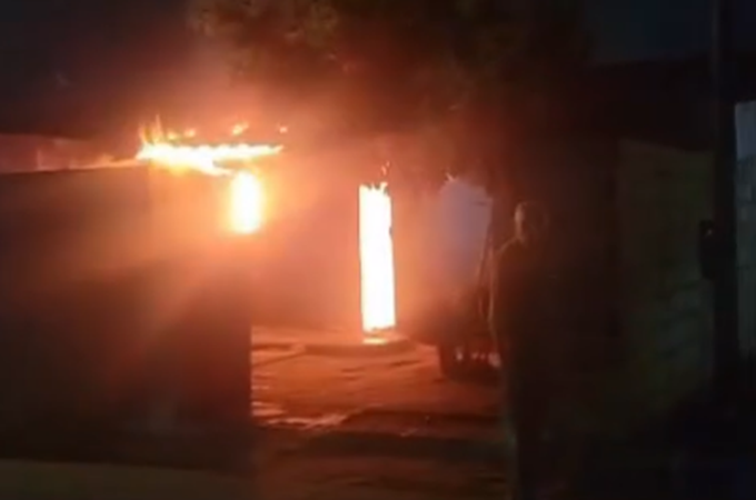 Família tem residência destruída por incêndio em Rio Largo