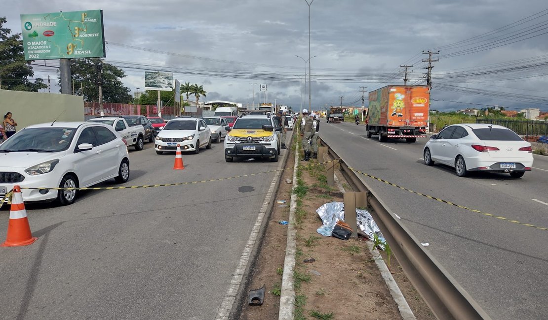 Pedestre morre após ser atropelada ao atravessar via na AL-220 em Arapiraca