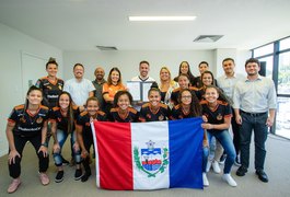 Governo dobra patrocínio à equipe feminina que disputa competições nacionais de futebol