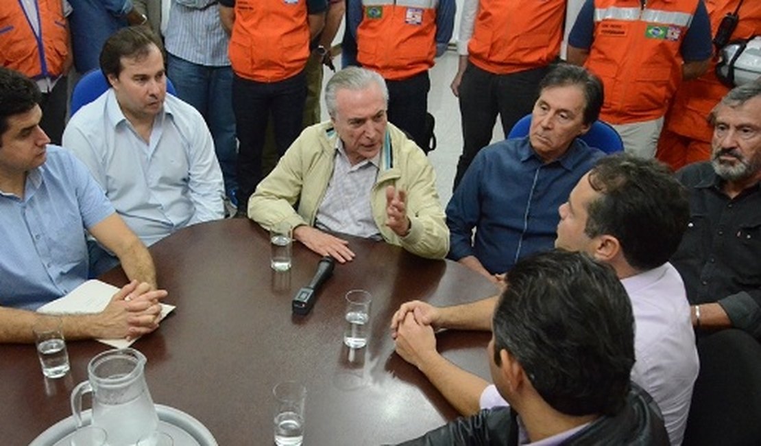 Governador pede a Temer MP para executar programa de contenção contra enchentes