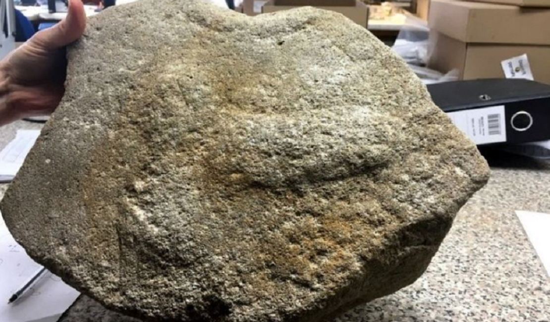 Pênis gravado em relíquia romana de 2 mil anos é descoberto na Inglaterra