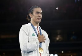 Boxeadora argelina vítima de ataques de gênero ganha medalha de ouro