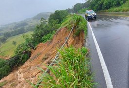 Quatro rodovias continuam interditadas após chuvas em AL