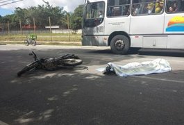 Motoqueiro morre ao ser atropelado por caminhão na Durval de Góes Monteiro