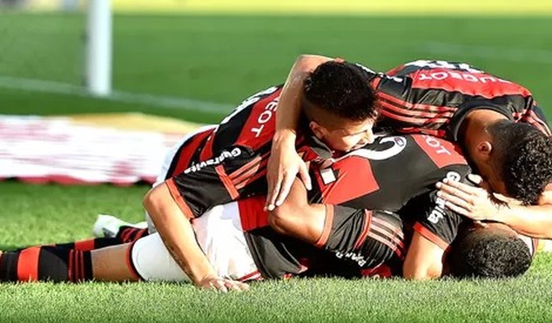 Flamengo vence o Coxa e afasta fantasma do rebaixamento