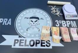 PM apreende crack em apartamento perto do Mercado Público de Arapiraca e homem é preso por tráfico de drogas