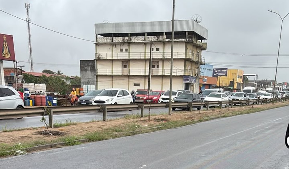 Óleo derramado na pista, entre Taquarana e Arapiraca, ﻿provoca 11 quedas de moto