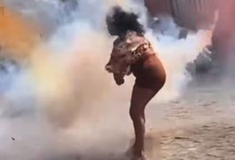 Mulher fica gravemente ferida após ter rosto atingido por espada junina