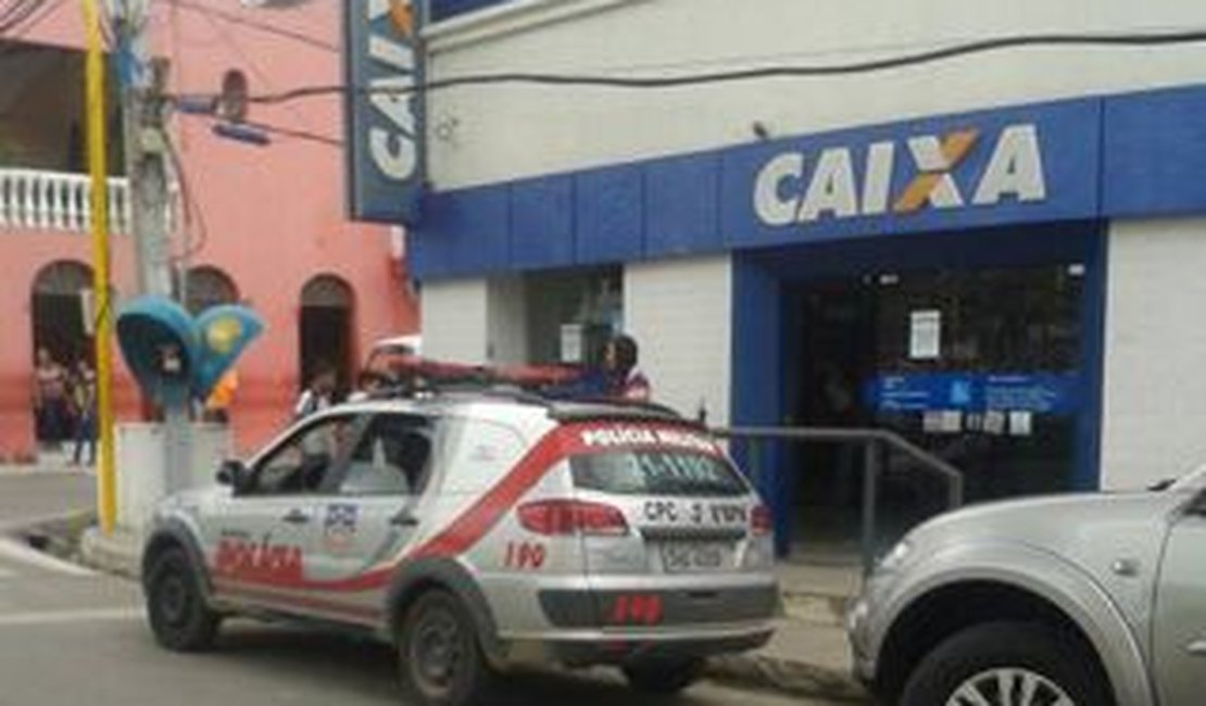 Bandidos invadem agência bancária de Pilar, roubam dinheiro e agridem gerente