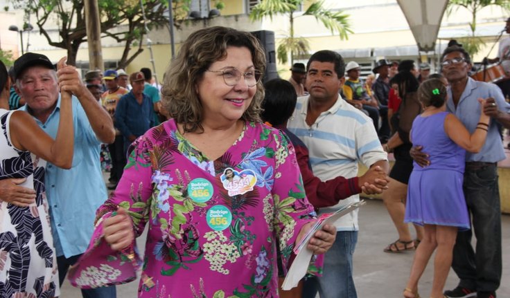 Tereza Nelma faz campanha em Arapiraca e visita projeto Cultura na Praça