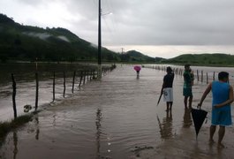 Nível de rio sobe e moradores de povoados ficam ilhados, em AL