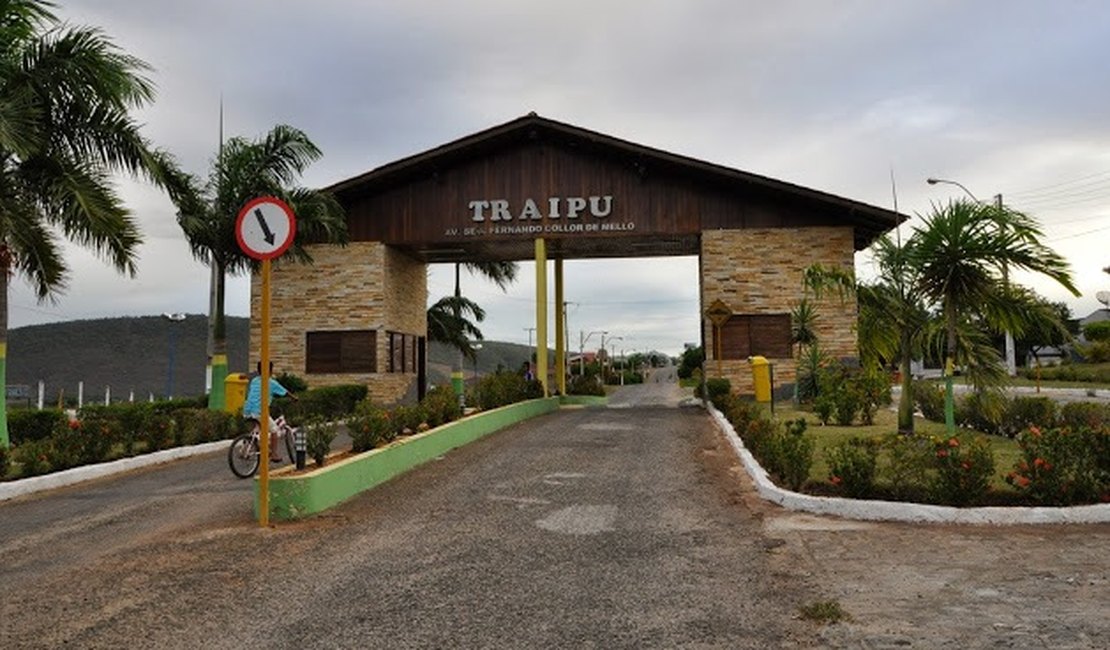 Criminosos invadem ônibus e roubam passageiros em Traipu