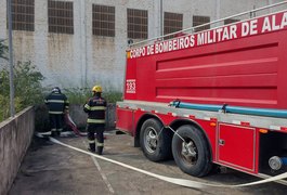 VÍDEO: Incêndio atinge área de vegetação nos fundos de escola no bairro Guaribas
