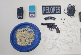 Homem morre ao trocar tiros com a PM em Santana do Ipanema; comparsa acabou preso e 879 pedras de crack foram apreendidas