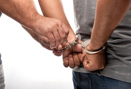 Suspeito de tráfico é preso após tentar subornar policiais com R$ 2 mil