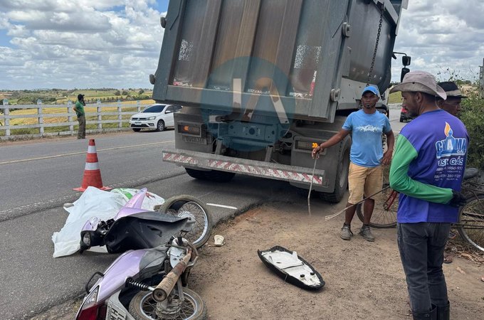 Homem morre em acidente envolvendo moto e caminhão caçamba, na AL-110, em Arapiraca