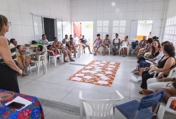 Prefeitura de Maceió realiza oficina sobre letramento racial com marisqueiras da orla lagunar