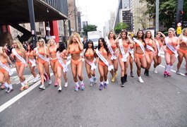 Candidatas a Miss Bumbum disputam corrida, de biquíni, na Av. Paulista