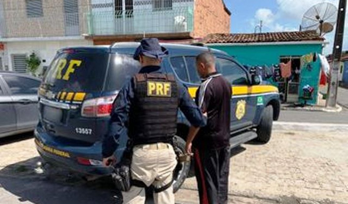 Homem paga R$ 2,8 mil por CNH falsa e acaba preso por agentes da PRF em São Miguel dos Campos