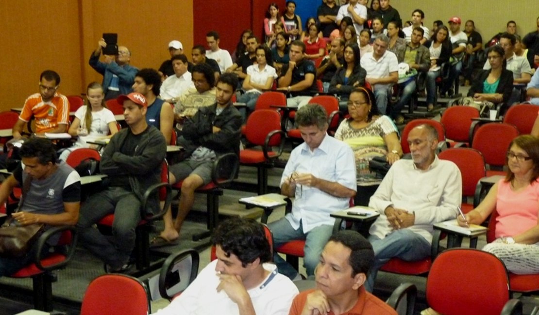 Comunidade acadêmica da Uneal cobra realização de concurso para professores efetivos