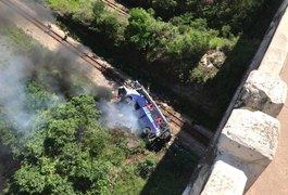 Ônibus que caiu de viaduto em MG já havia sido autuado três vezes por transporte irregular de passageiros