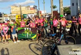 Ciclistas realizam pedal do Outubro rosa, por ruas de Arapiraca