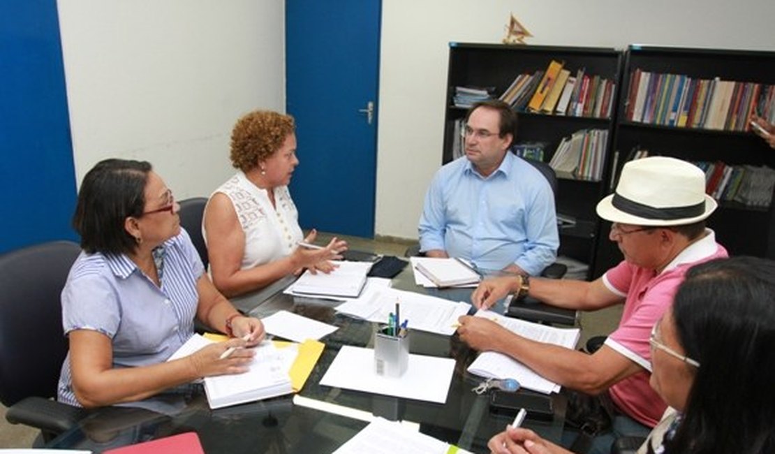 Luciano Barbosa abre diálogo com Sindicato dos Trabalhadores da Educação